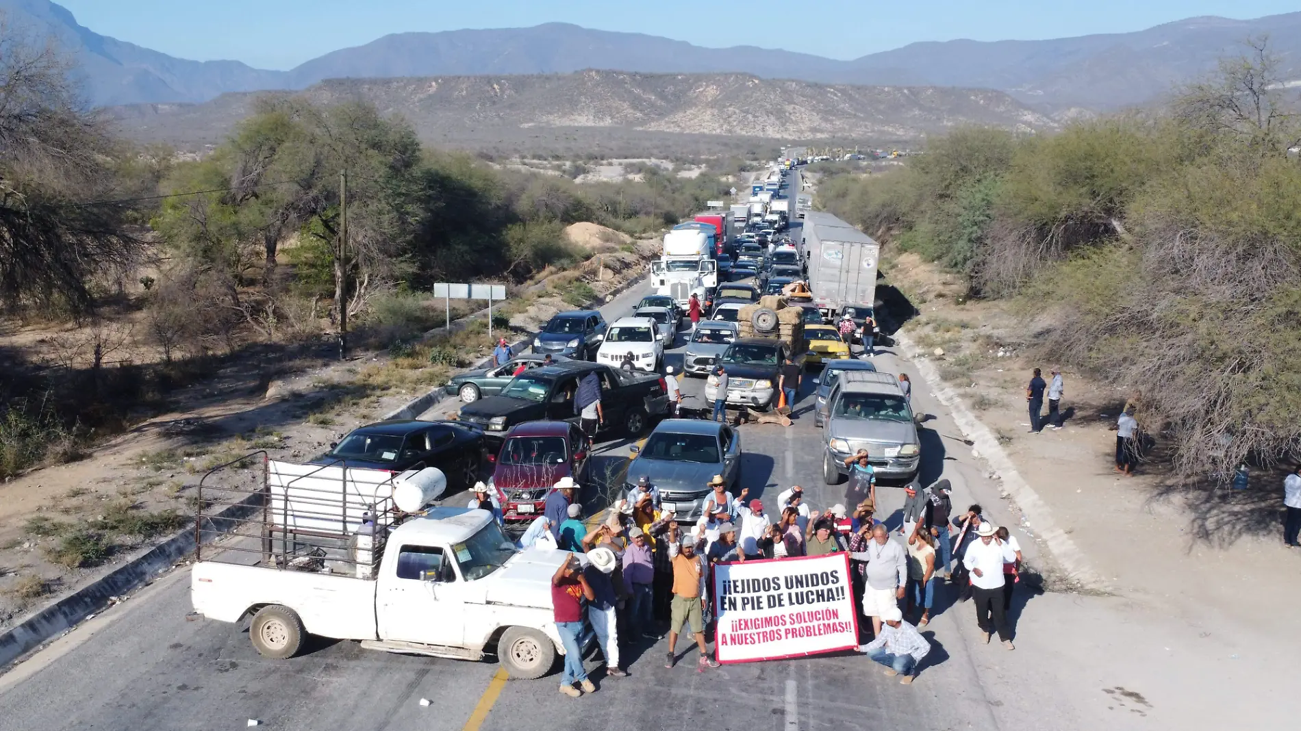 Bloqueo de carretera federal lleva 6 días : 